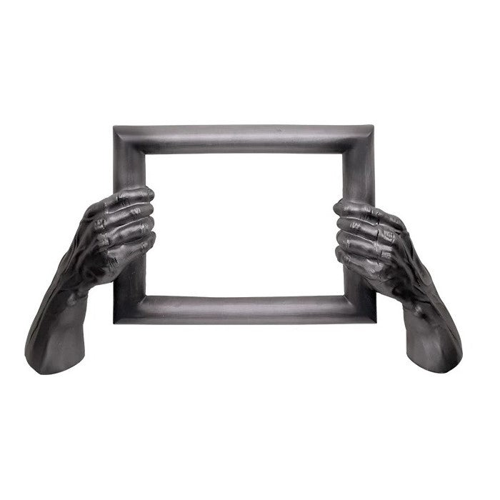 ESCULTURA ARMS HOLDING FRAME